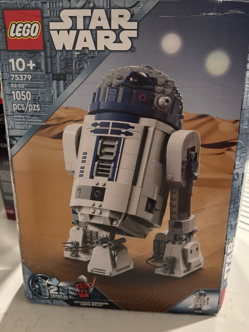 LEGO Star Wars R2-D2 Model - White & Blue - Picture 2 of 4